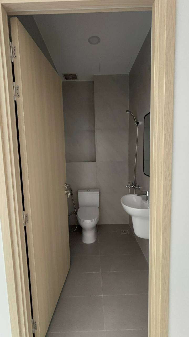 Cho Thuê Nhà Phố VinHomes Grand Park - 126m2, 5 Tầng, Có Thang Máy - Giá 35tr/th