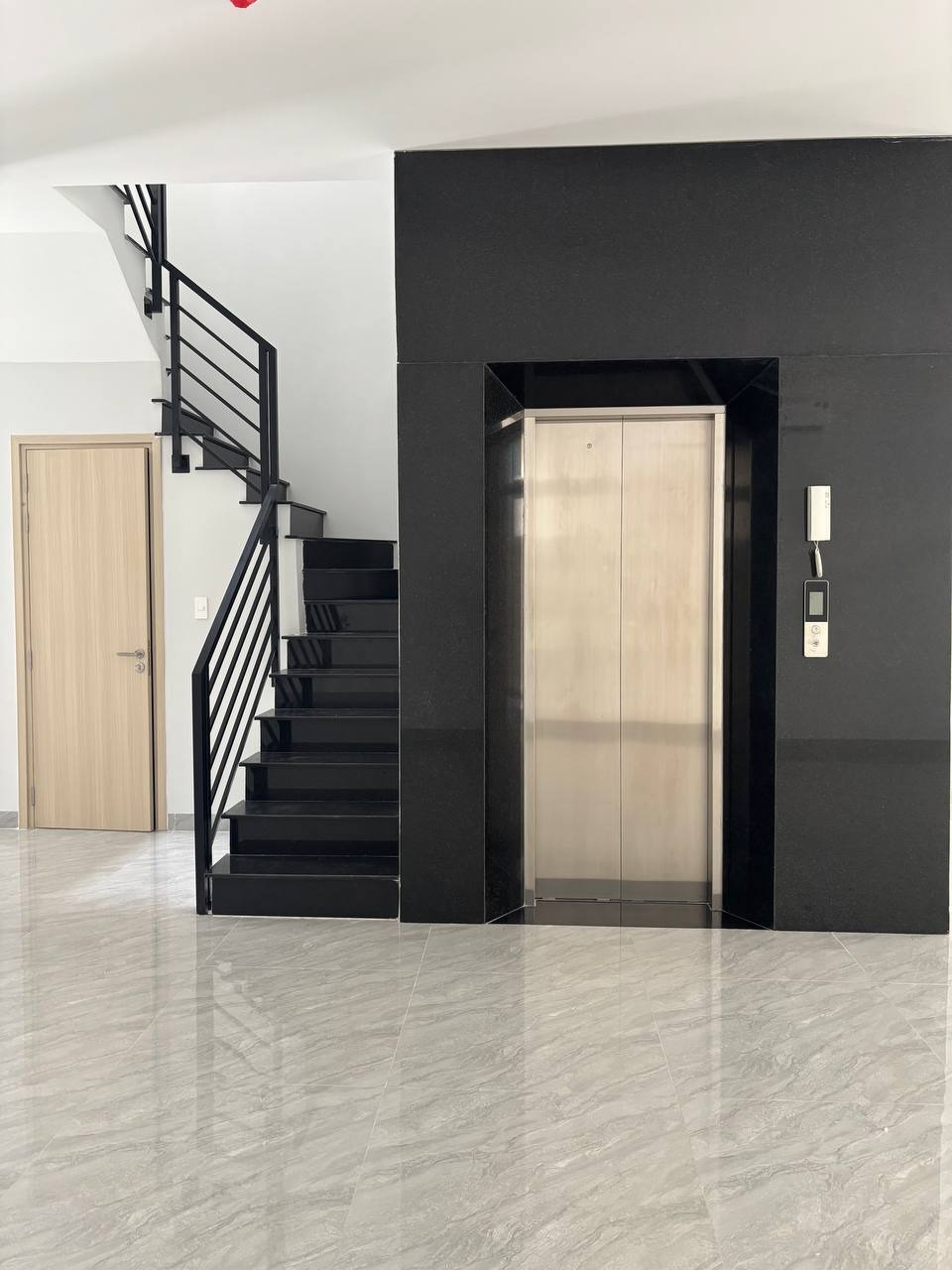 Cho Thuê Nhà Phố VinHomes Grand Park - 126m2, 5 Tầng, Có Thang Máy - Giá 35tr/th