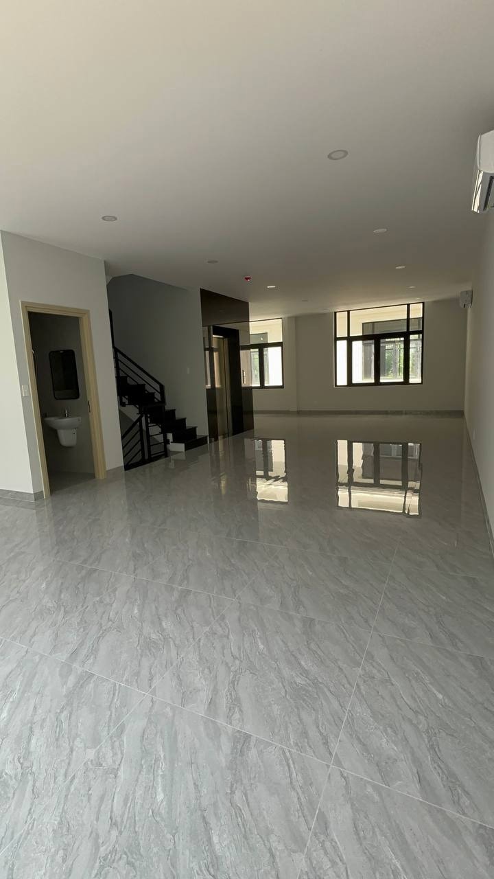 Cho Thuê Nhà Phố VinHomes Grand Park - 126m2, 5 Tầng, Có Thang Máy - Giá 35tr/th
