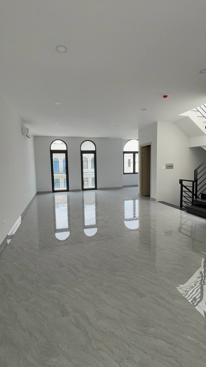 Cho Thuê Nhà Phố VinHomes Grand Park - 126m2, 5 Tầng, Có Thang Máy - Giá 35tr/th