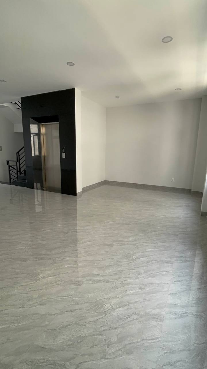 Cho Thuê Nhà Phố VinHomes Grand Park - 126m2, 5 Tầng, Có Thang Máy - Giá 35tr/th