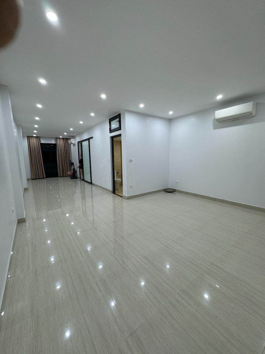 Bán nhà cầu giấy - Ngõ thẳng, ô tô đỗ cửa - 8 tầng, thang máy, giá 25 tỷ