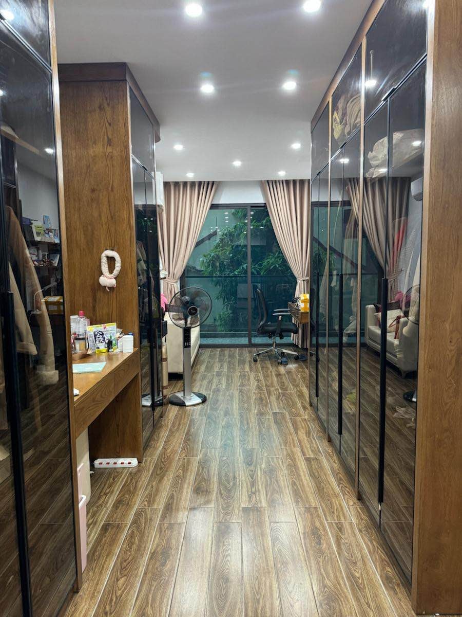 Bán nhà cầu giấy - Ngõ thẳng, ô tô đỗ cửa - 8 tầng, thang máy, giá 25 tỷ