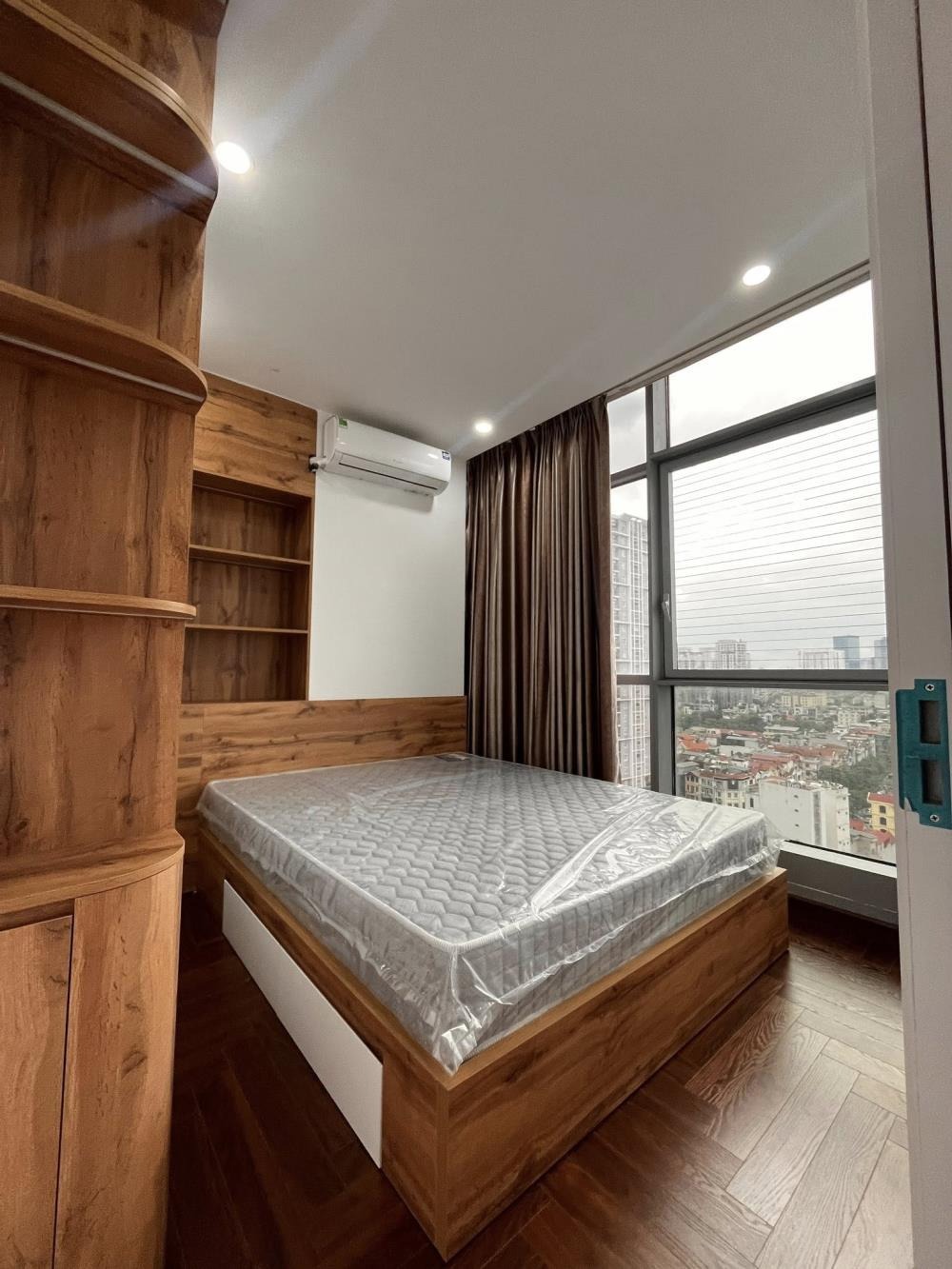 Căn Hộ EuroWindow Trần Duy Hưng 93.5m² - 3PN Full Nội Thất, Giá 8.3 Tỷ
