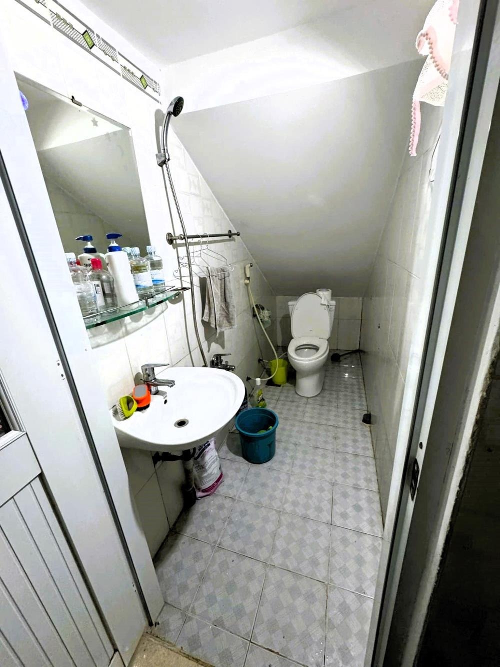 Cho Thuê Nhà 1 Trệt 2 Lầu, 3 Phòng Ngủ, Hẻm Xe Hơi - Hiệp Bình Phước
