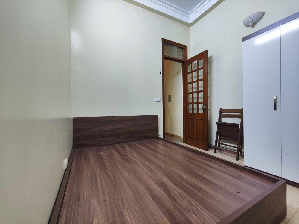 Cho Thuê Nhà Riêng Phố Đội Cấn, Ba Đình - 36m2, 5 Phòng Ngủ, Gần Ô Tô
