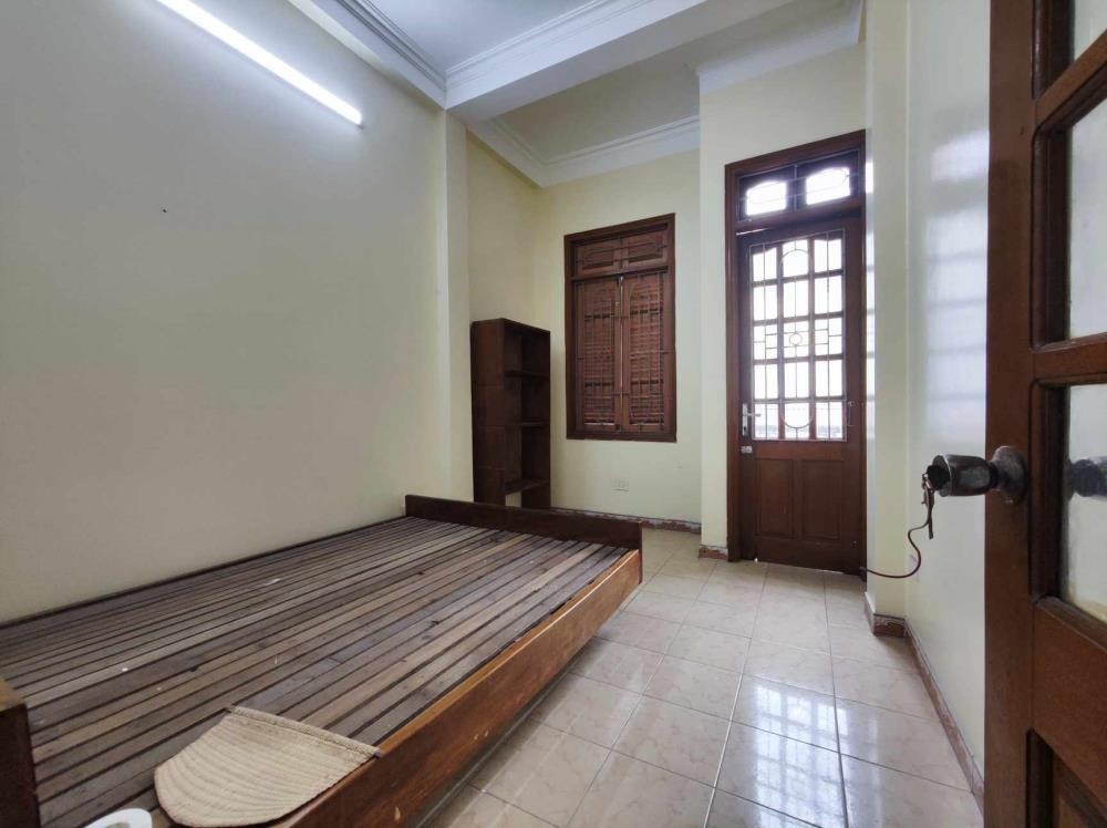 Cho Thuê Nhà Riêng Phố Đội Cấn, Ba Đình - 36m2, 5 Phòng Ngủ, Gần Ô Tô