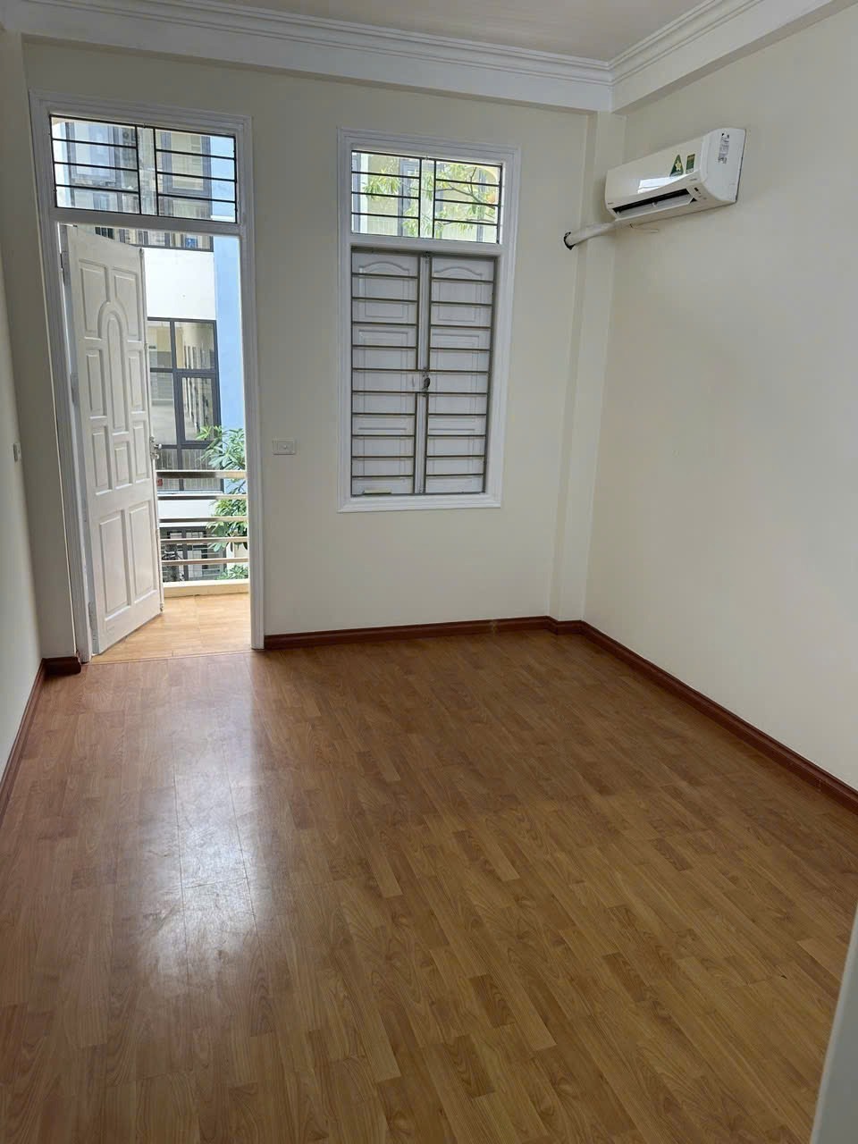 Cho Thuê Nhà 5 Tầng Phố Dương Văn Bé, Hai Bà Trưng - Giá 17tr/Tháng
