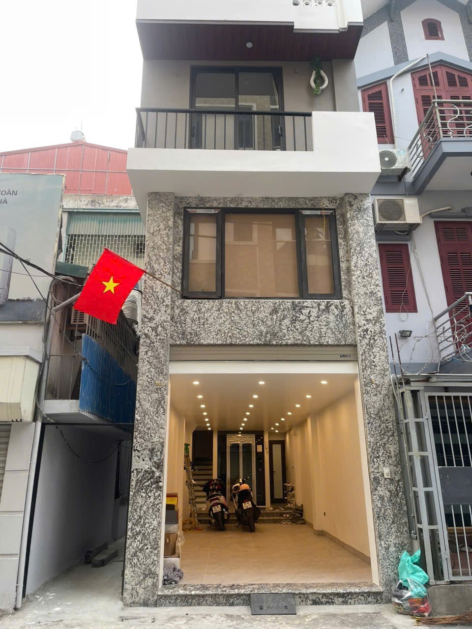 Cho Thuê Nhà 3 Tầng, 3 Mặt Thoáng, Mặt Phố Nam Từ Liêm - Giá Tốt Nhất