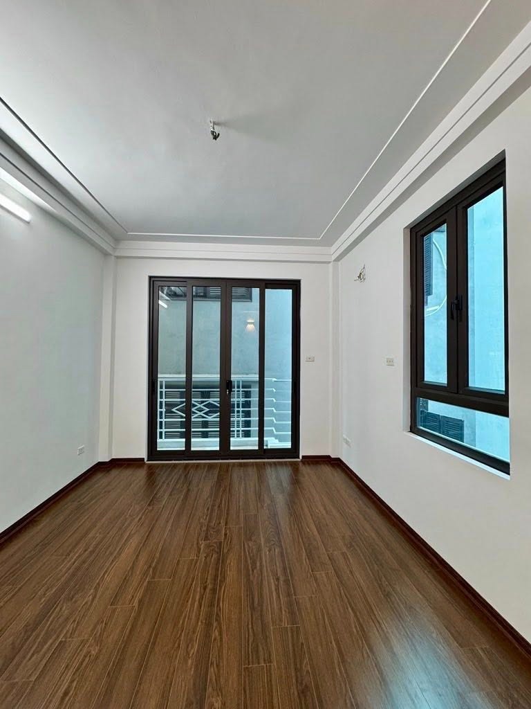 Nhà đẹp, thoáng sáng, mặt ngõ thông - Lô góc, dân xây, pháp lý chuẩn