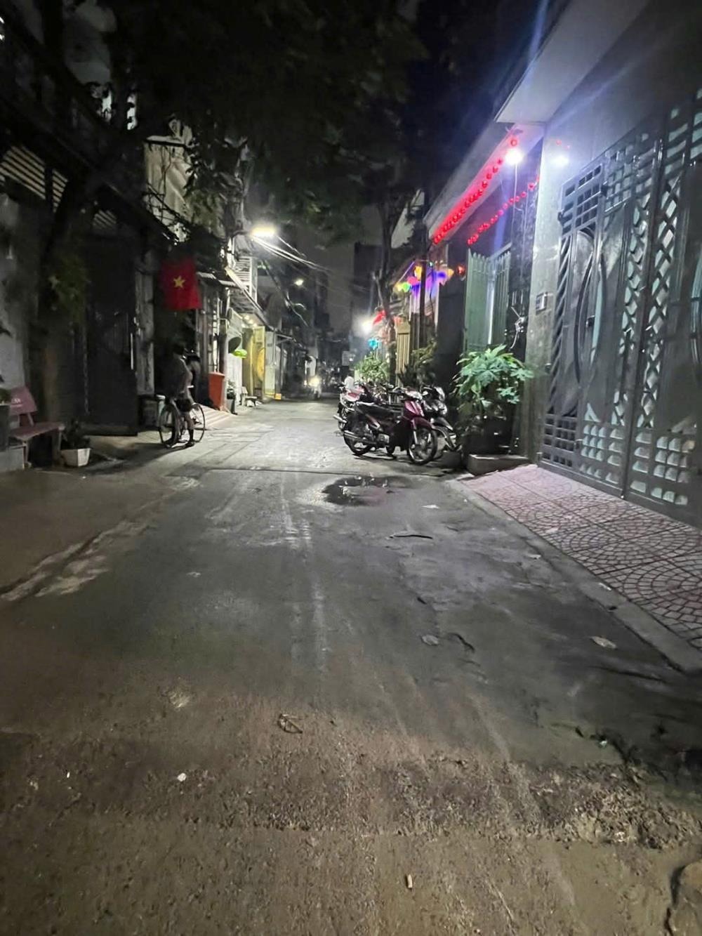 Bán Nhà Hẻm Xe Hơi, Quận 12 - 2 Lầu, 4 Phòng Ngủ, Giá 5.95 Tỷ