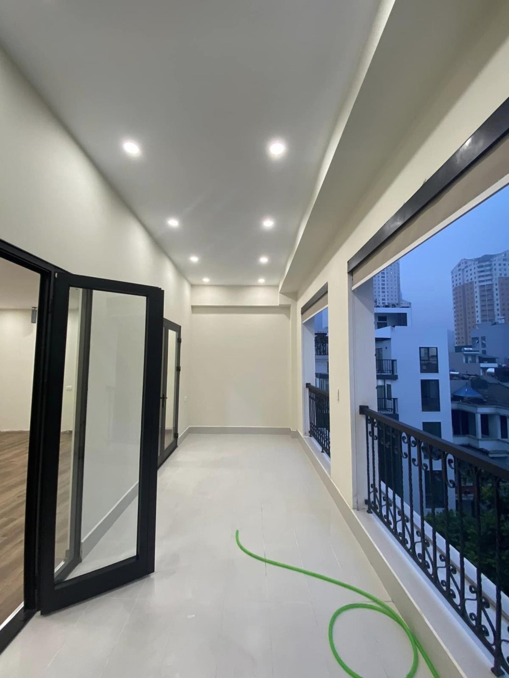 Bán 95m² 7 Tầng Mặt Tiền Đỗ Quang Cầu Giấy - Thu Nhập 80tr/Tháng