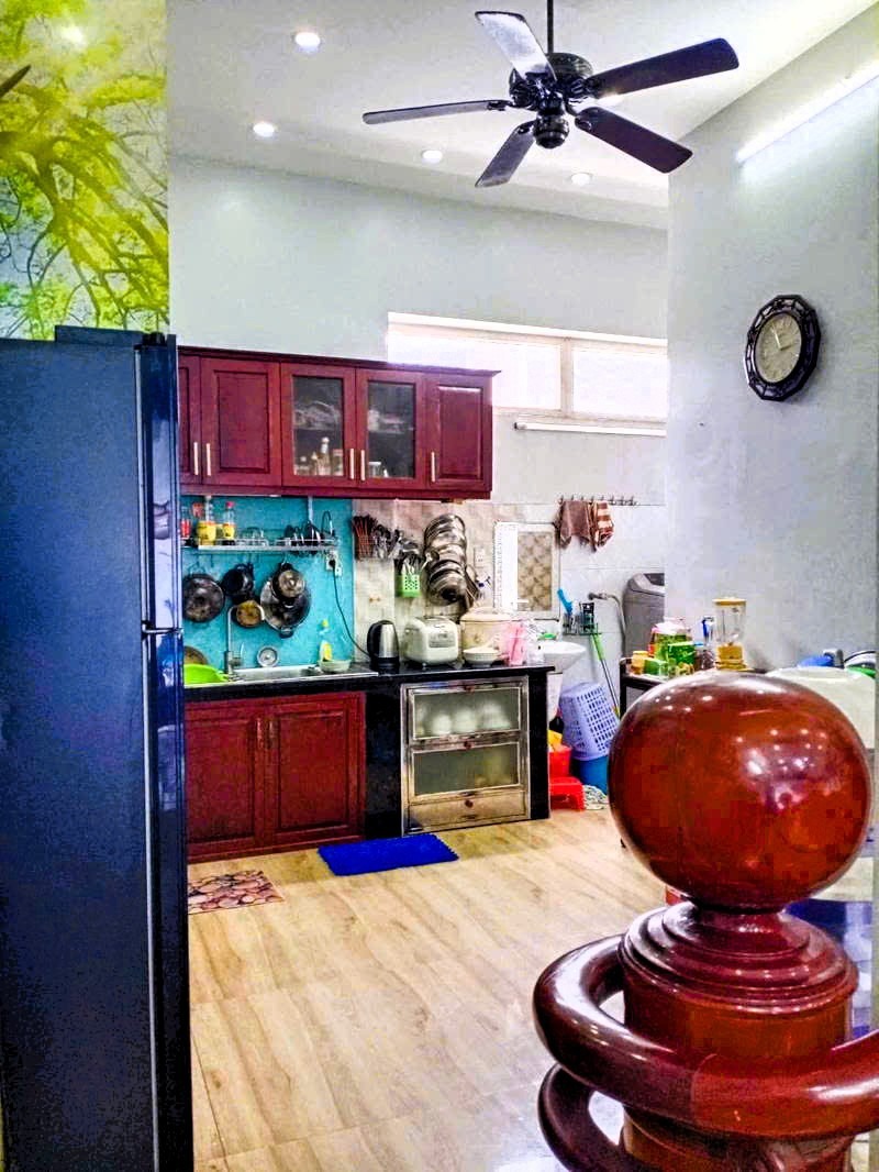 Bán nhà 61m2, 3 tầng, Thủ Đức: Vị trí đẹp, xe hơi vào nhà, giá 5 tỷ