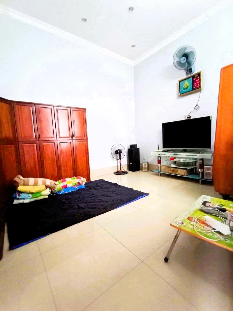 Bán nhà 61m2, 3 tầng, Thủ Đức: Vị trí đẹp, xe hơi vào nhà, giá 5 tỷ