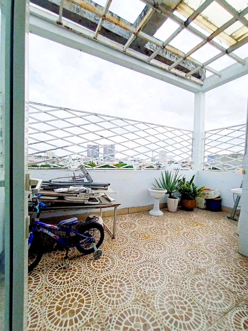 Bán nhà 61m2, 3 tầng, Thủ Đức: Vị trí đẹp, xe hơi vào nhà, giá 5 tỷ