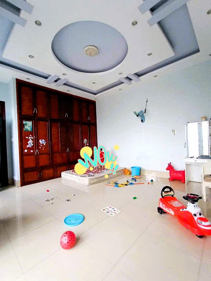 Bán nhà 61m2, 3 tầng, Thủ Đức: Vị trí đẹp, xe hơi vào nhà, giá 5 tỷ