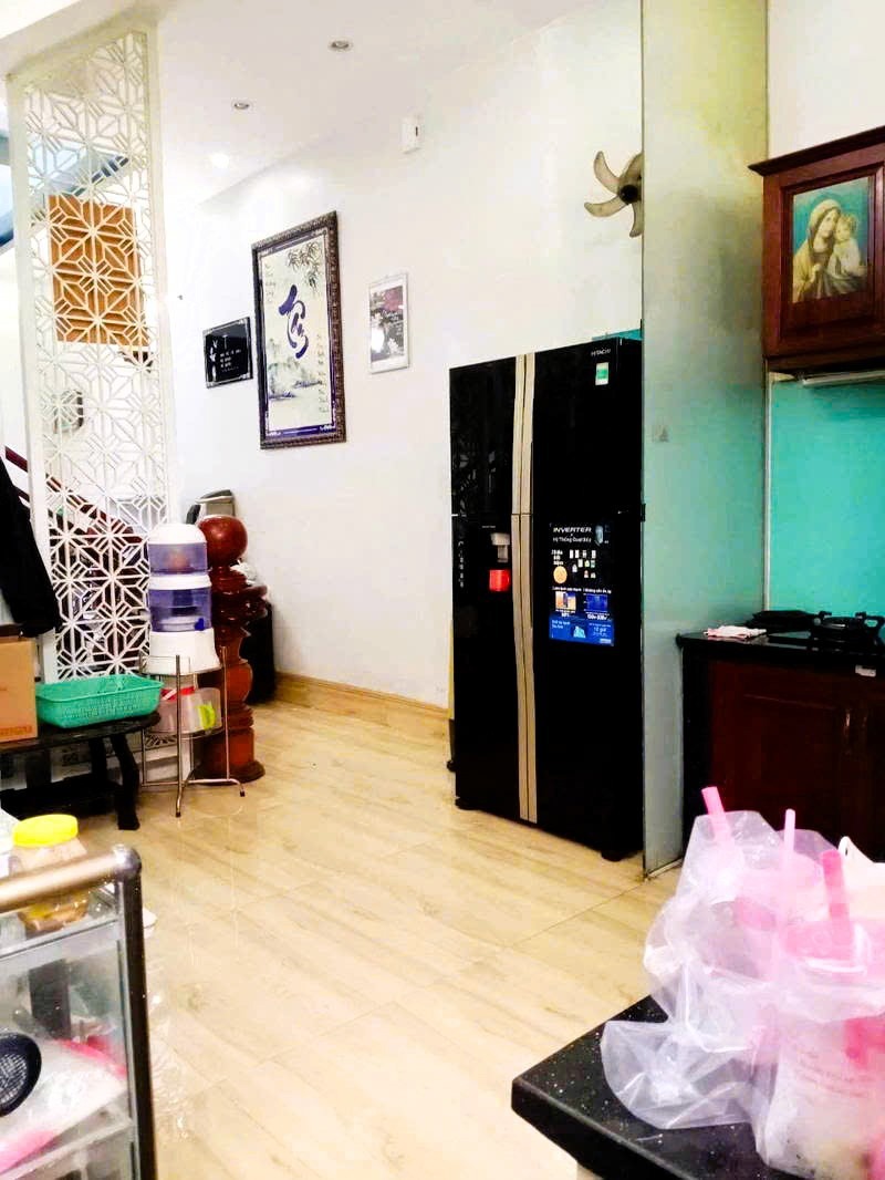 Bán nhà 61m2, 3 tầng, Thủ Đức: Vị trí đẹp, xe hơi vào nhà, giá 5 tỷ