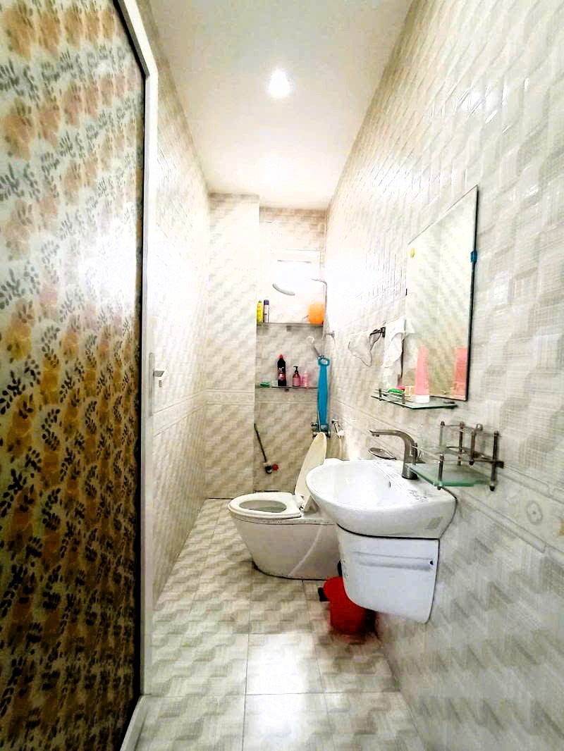 Bán nhà 61m2, 3 tầng, Thủ Đức: Vị trí đẹp, xe hơi vào nhà, giá 5 tỷ