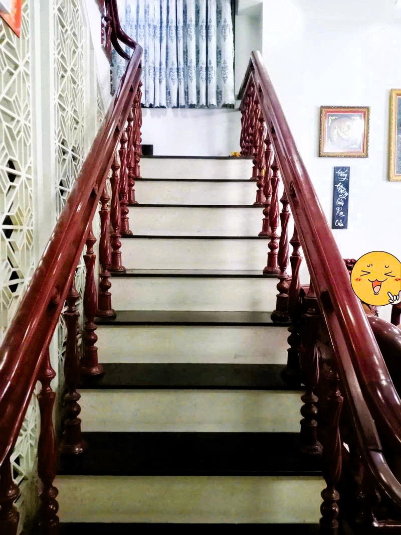 Bán nhà 61m2, 3 tầng, Thủ Đức: Vị trí đẹp, xe hơi vào nhà, giá 5 tỷ