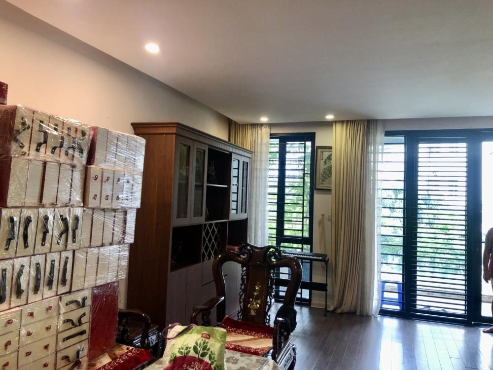 Bán Biệt Thự Vườn Phân Lô Tư Đình Long Biên - 210m2, 4 Tầng, View Xanh