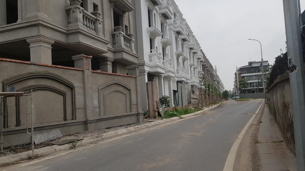 Bán Biệt Thự Vườn Phân Lô Tư Đình Long Biên - 210m2, 4 Tầng, View Xanh