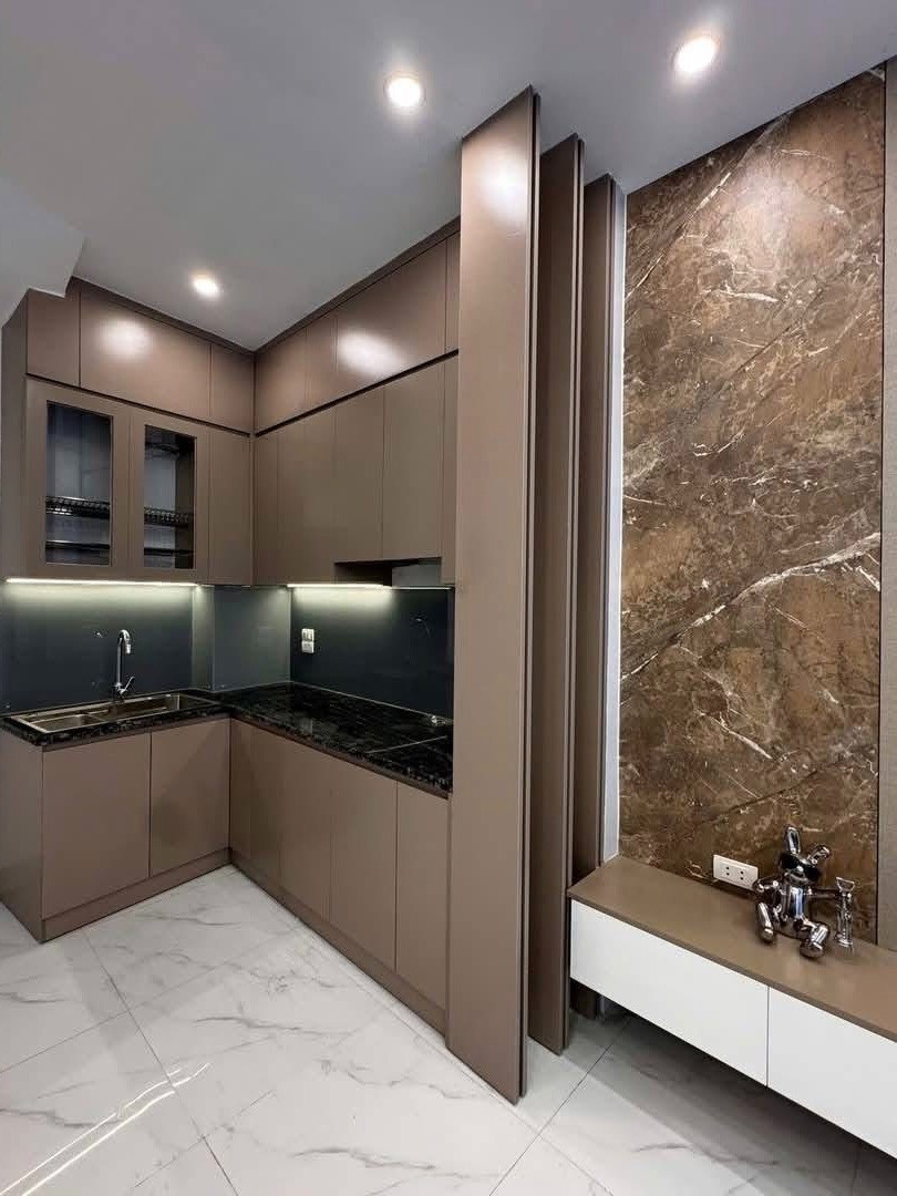 Nhà Phố Lụa 13 Tỷ - Vị Trí Đẹp, Ô Tô Đỗ Cửa, Kinh Doanh Tốt