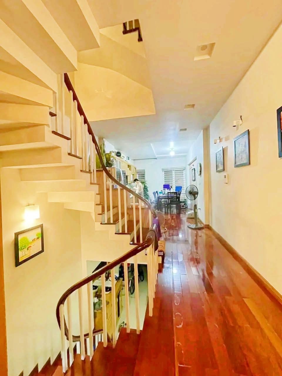 Bán nhà Cầu Giấy - 56m2 - 5 Tầng - Trung Kính - Ô Tô Vào Nhà