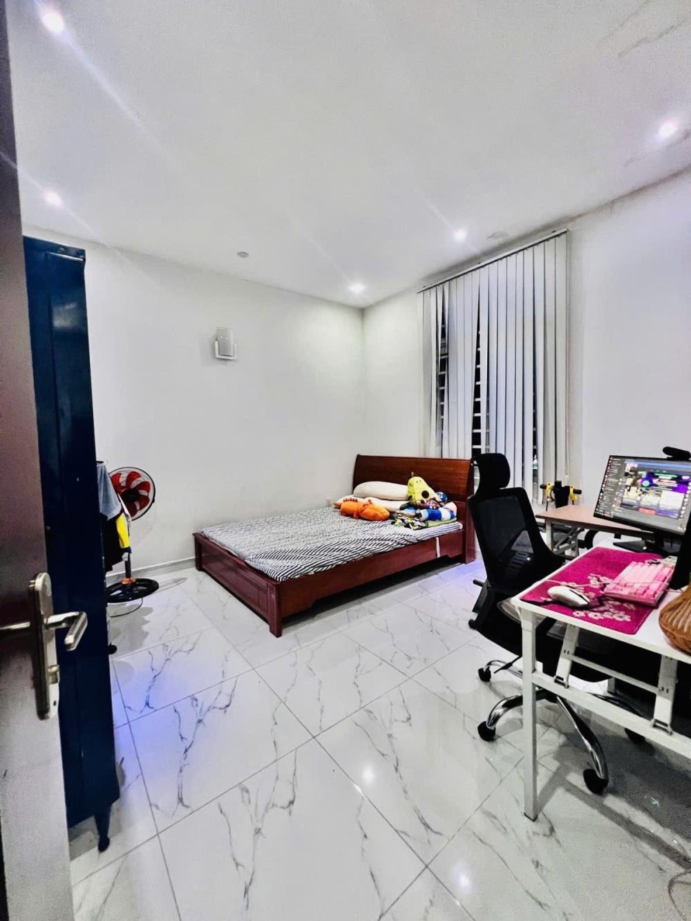 Nhà Rộng 135m2, Sát Phạm Văn Đồng - Giá Chỉ 12.2 Tỷ - Thương Lượng