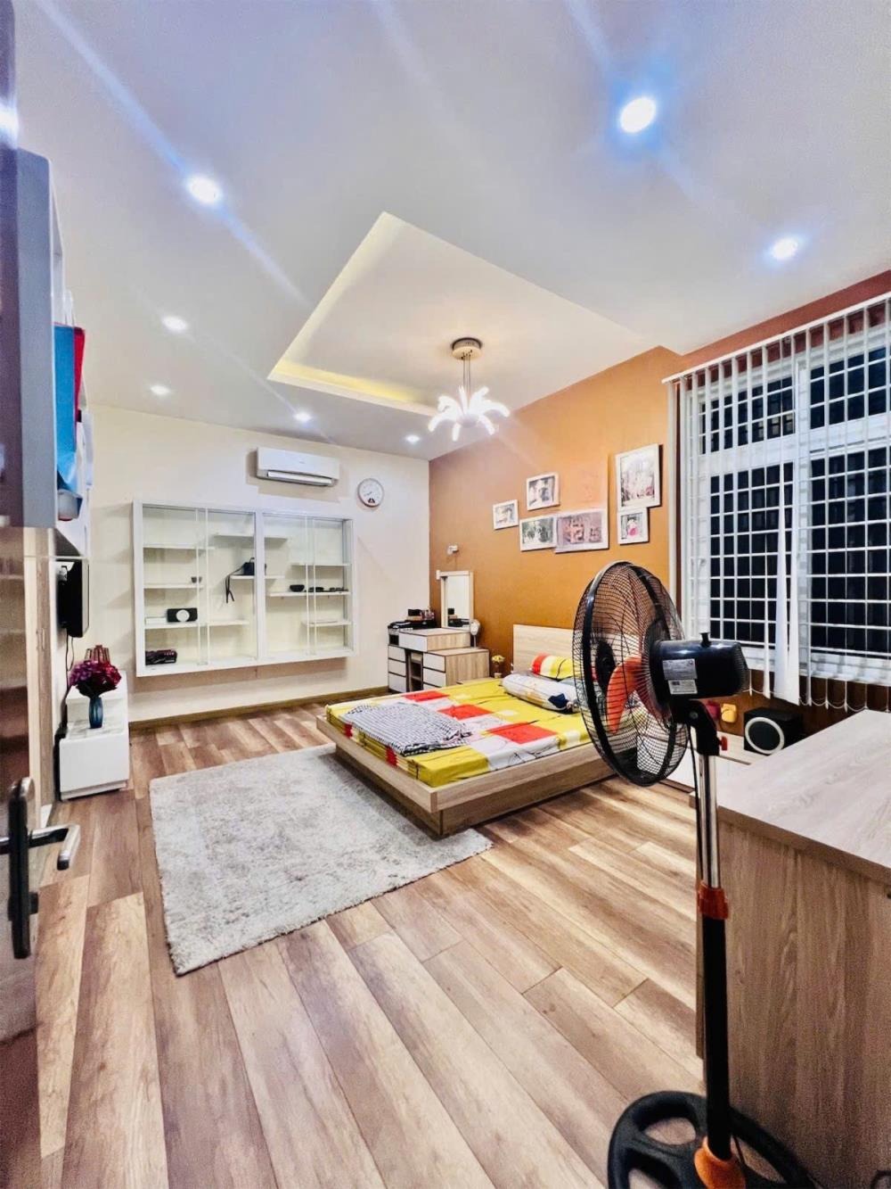 Nhà Rộng 135m2, Sát Phạm Văn Đồng - Giá Chỉ 12.2 Tỷ - Thương Lượng