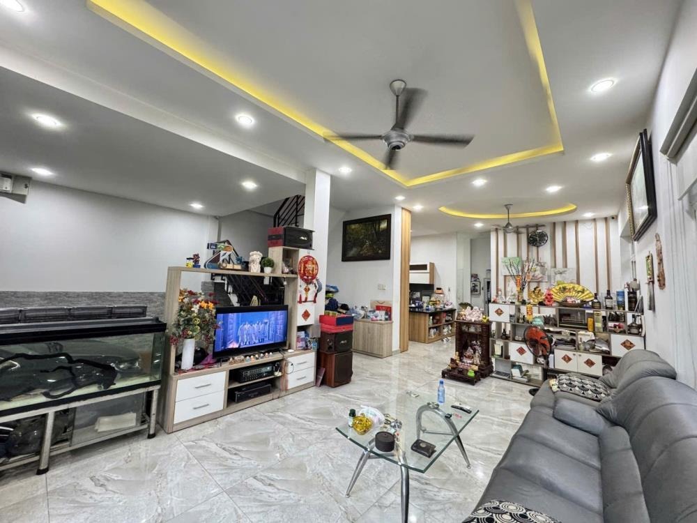 Nhà Rộng 135m2, Sát Phạm Văn Đồng - Giá Chỉ 12.2 Tỷ - Thương Lượng