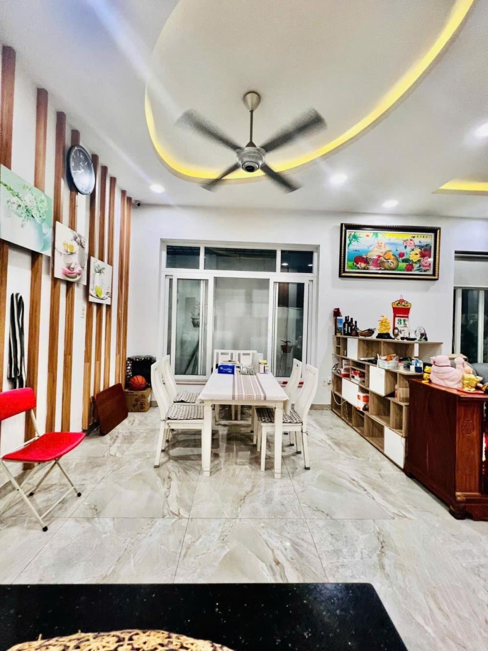 Nhà Rộng 135m2, Sát Phạm Văn Đồng - Giá Chỉ 12.2 Tỷ - Thương Lượng
