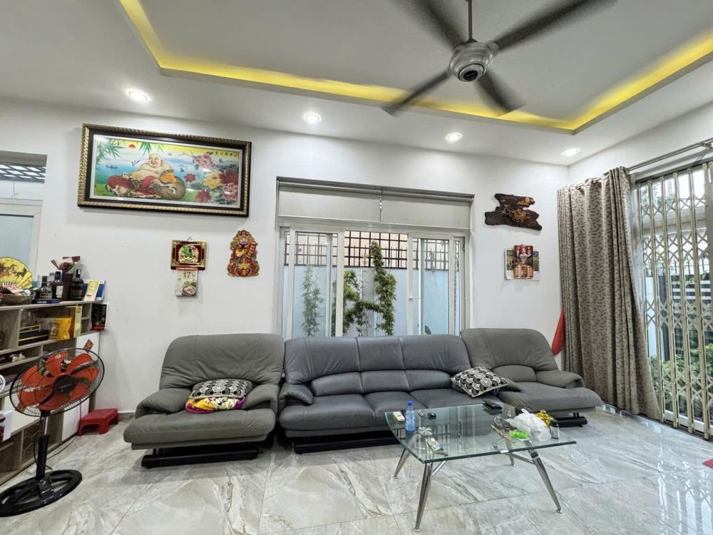 Nhà Rộng 135m2, Sát Phạm Văn Đồng - Giá Chỉ 12.2 Tỷ - Thương Lượng