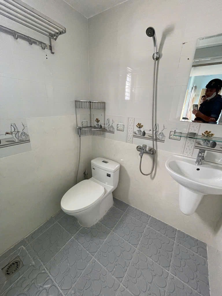 Bán Nhà HXH Quận 7 - 26m2 - 6 Phòng Ngủ - Giá 3.15 Tỷ