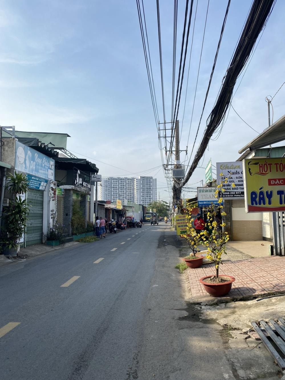 Nhà 3 Tầng, Hẻm Xe Hơi, Gần Quận 2 - Giá 6.8 Tỷ