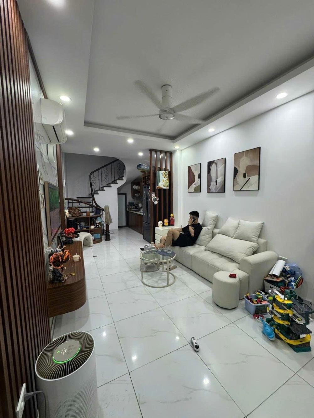 Nhà 5 Tầng, Mặt Tiền Rộng - Vị Trí Đắc Địa, Thông Thoáng