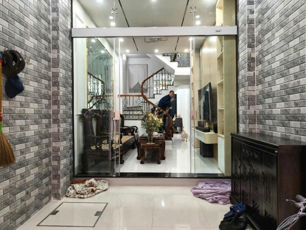 Nhà Nguyên Hồng 5 Tầng, 45m2, 2 Mặt Thoáng, Full Nội Thất