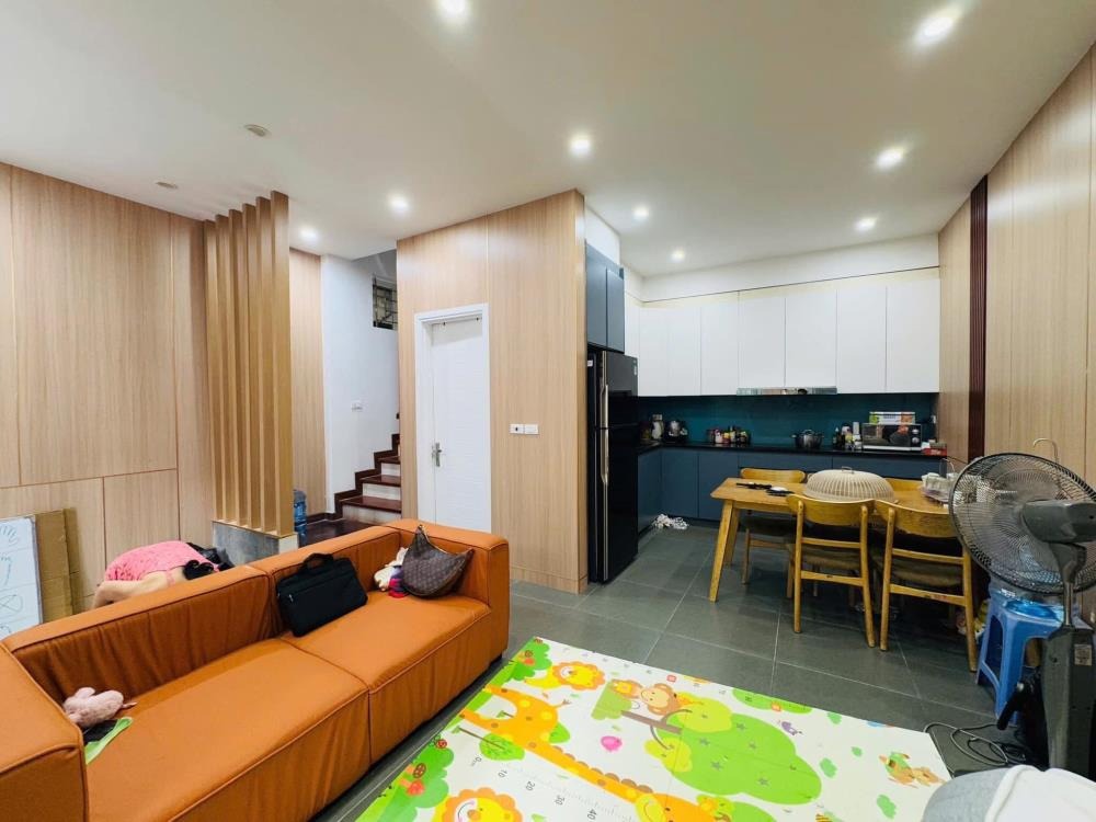 Bán nhà riêng lô góc Trần Thái Tông, Cầu Giấy - 38m2, 5 tầng, 9.8 tỷ