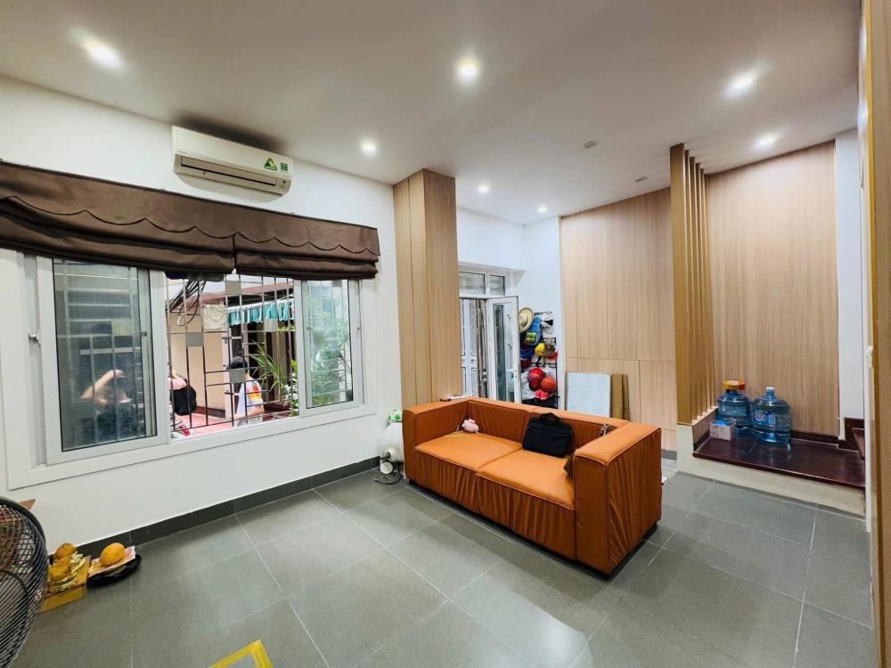 Bán nhà riêng lô góc Trần Thái Tông, Cầu Giấy - 38m2, 5 tầng, 9.8 tỷ
