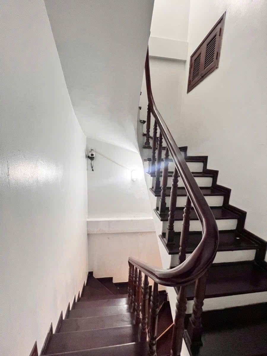 Bán nhà riêng lô góc Trần Thái Tông, Cầu Giấy - 38m2, 5 tầng, 9.8 tỷ