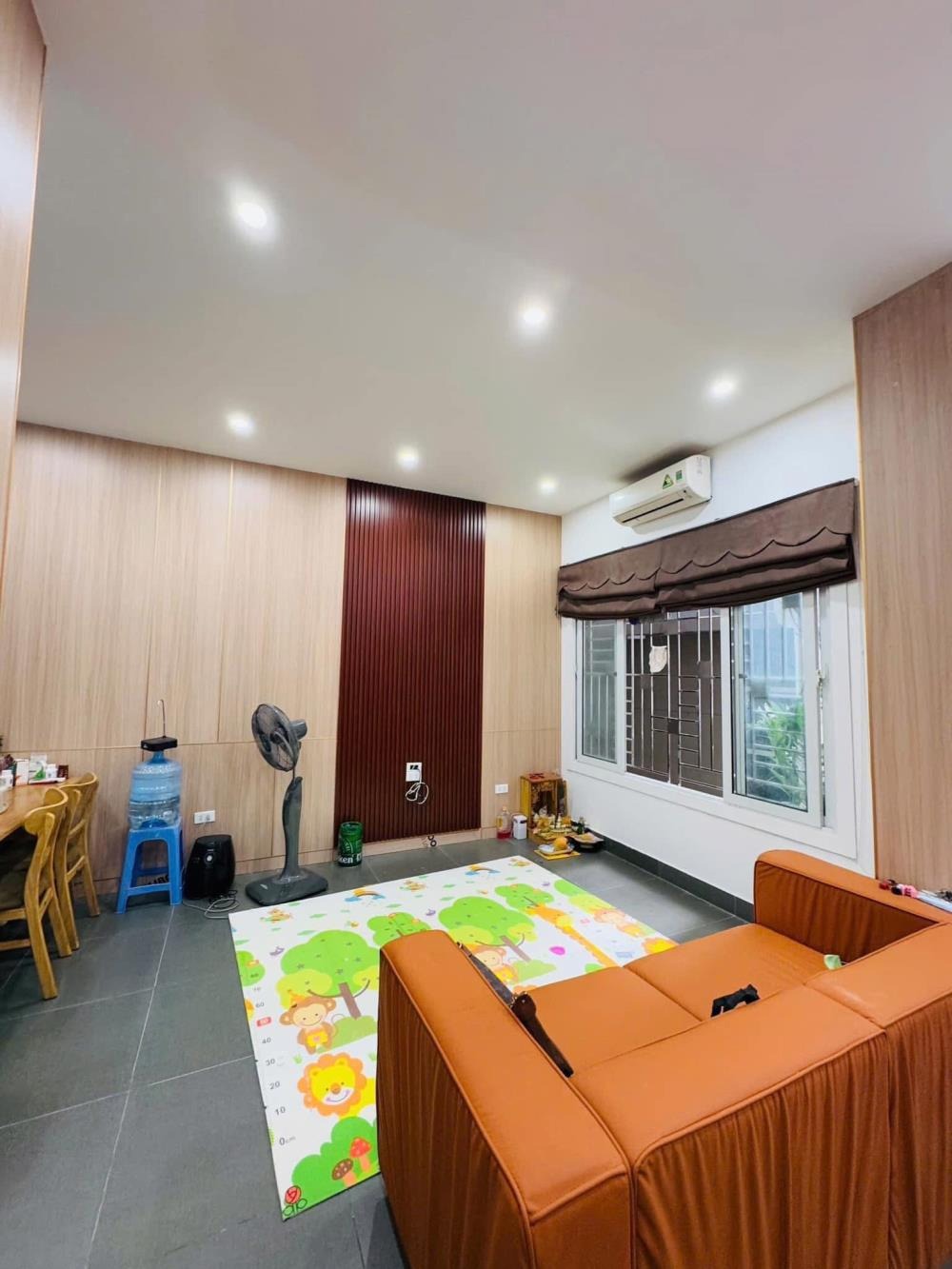 Bán nhà riêng lô góc Trần Thái Tông, Cầu Giấy - 38m2, 5 tầng, 9.8 tỷ