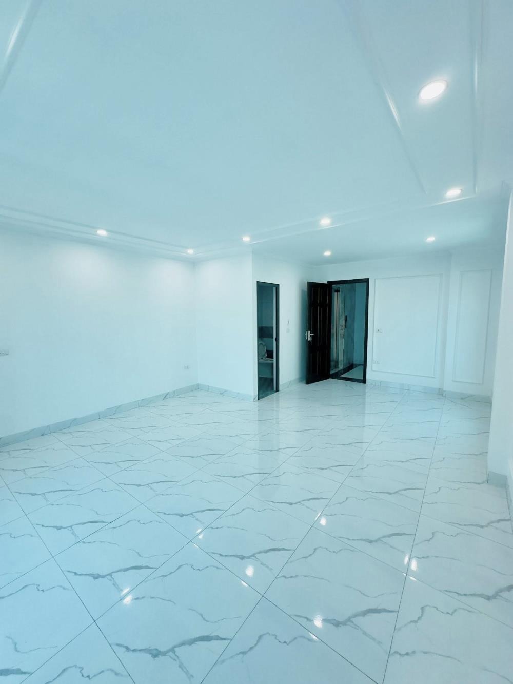 Bán nhà Hoàng Mai, Kim Giang - 40m2, 7 tầng, thang máy, ô tô vào nhà