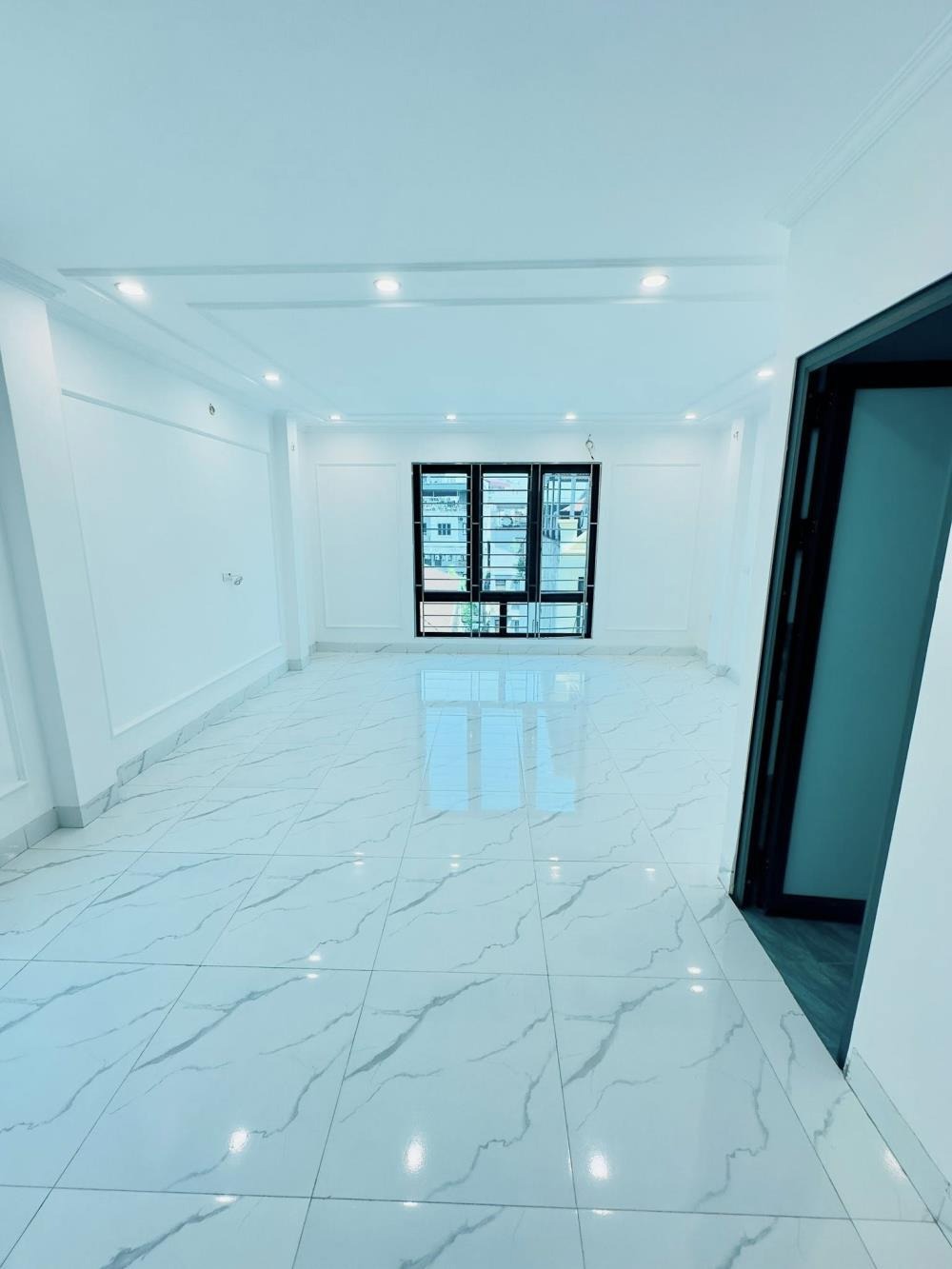 Bán nhà Hoàng Mai, Kim Giang - 40m2, 7 tầng, thang máy, ô tô vào nhà