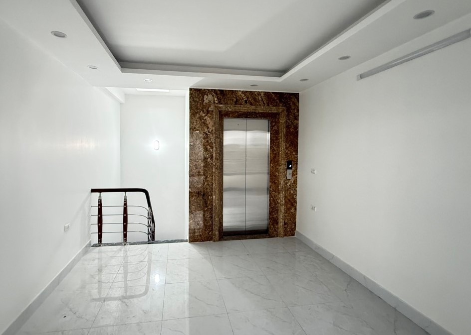 Nhà Phân Lô Cầu Giấy - 44m2, 6 Tầng, Thang Máy, Garage Ô Tô - 15.8 Tỷ