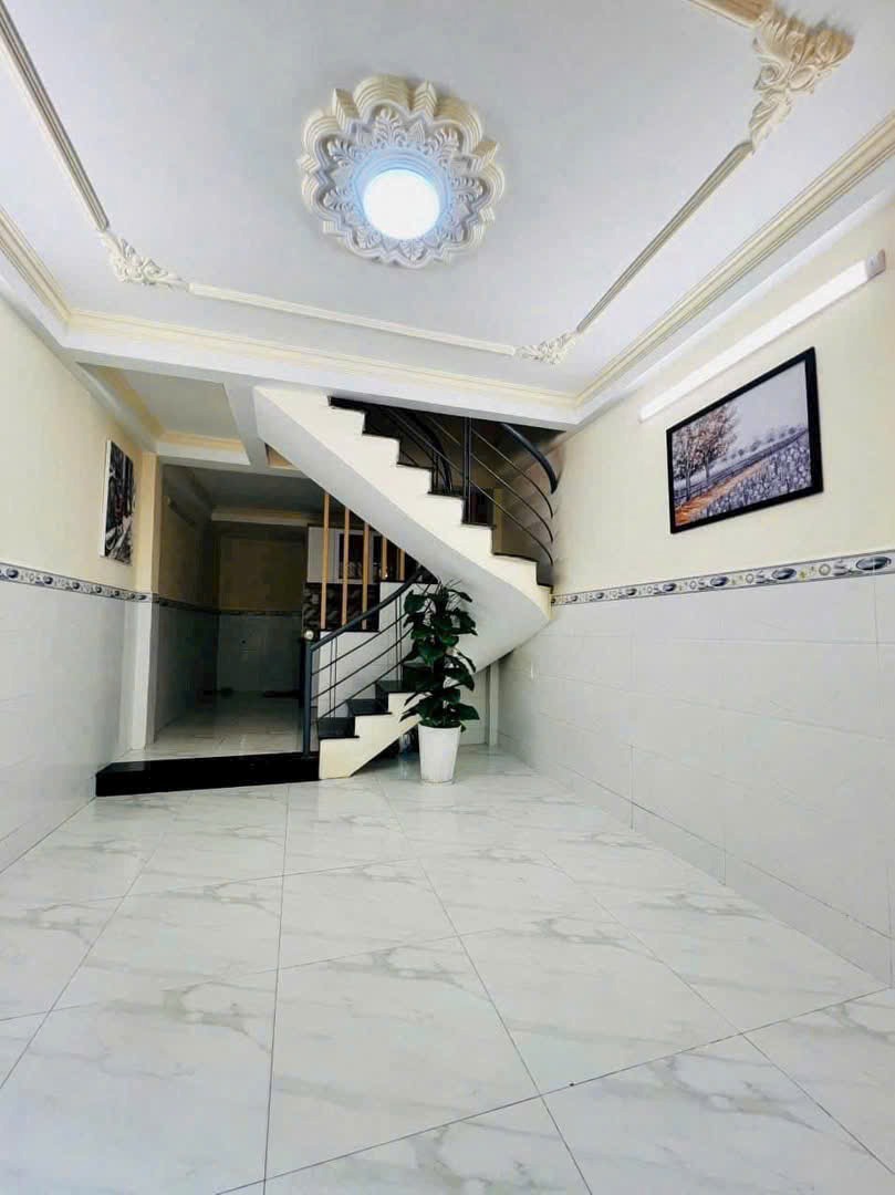 Bán nhà đường Nguyễn Thị Căn, Quận 12: 35m2, 2PN, SHR, Giá 3.3 tỷ