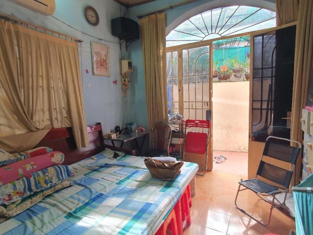 Nhà Nở Hậu Sát Chợ Thủ Đức: 45m2, Giá 2.x Tỷ, SHR