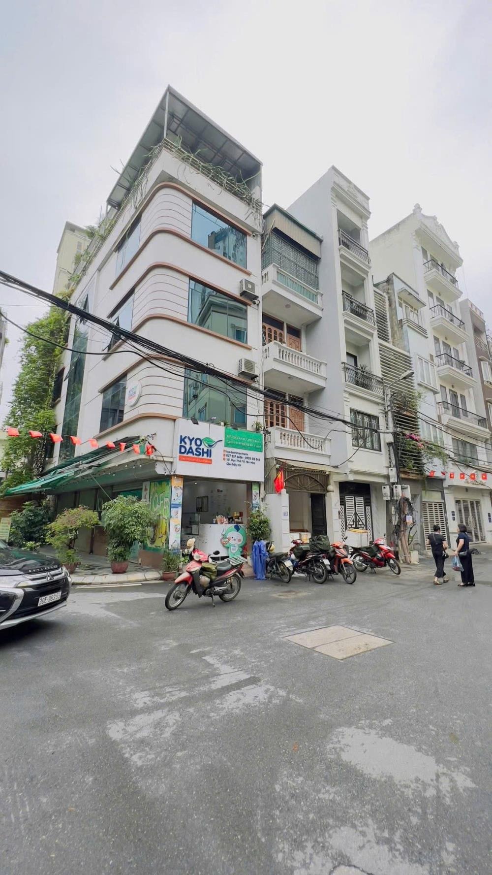 Bán nhà Cầu Giấy - 20 tỷ, 2 mặt thoáng, ô tô vào nhà