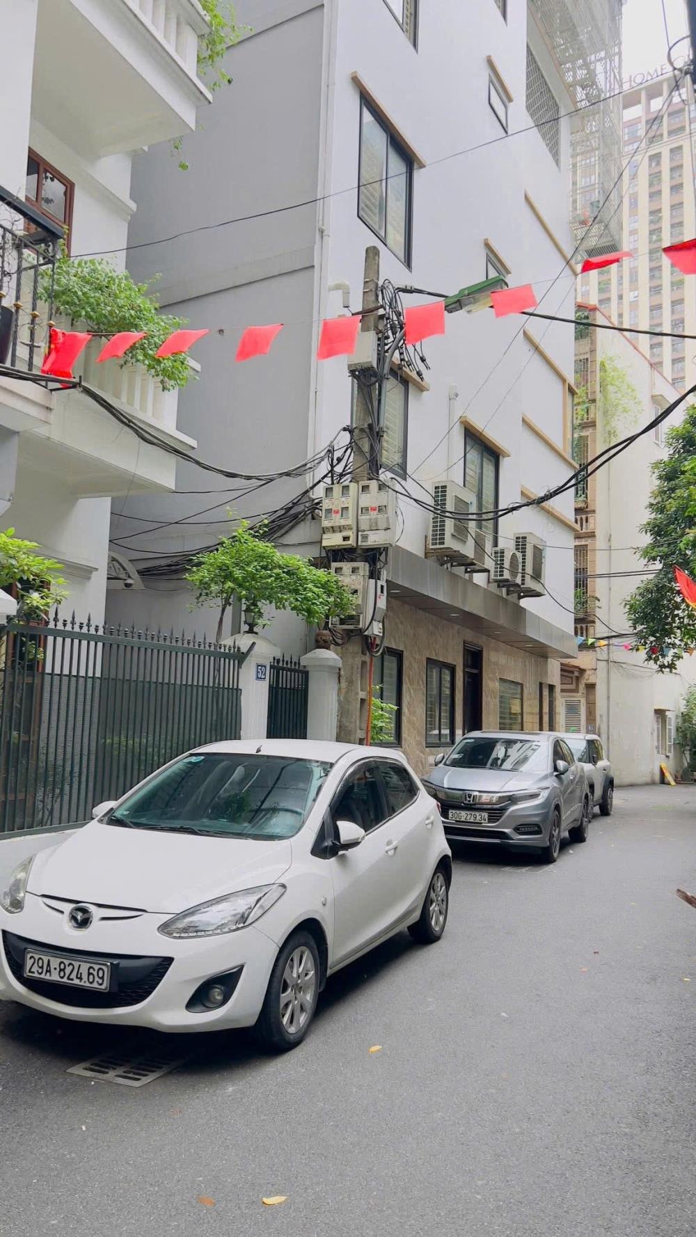 Bán nhà Cầu Giấy - 20 tỷ, 2 mặt thoáng, ô tô vào nhà