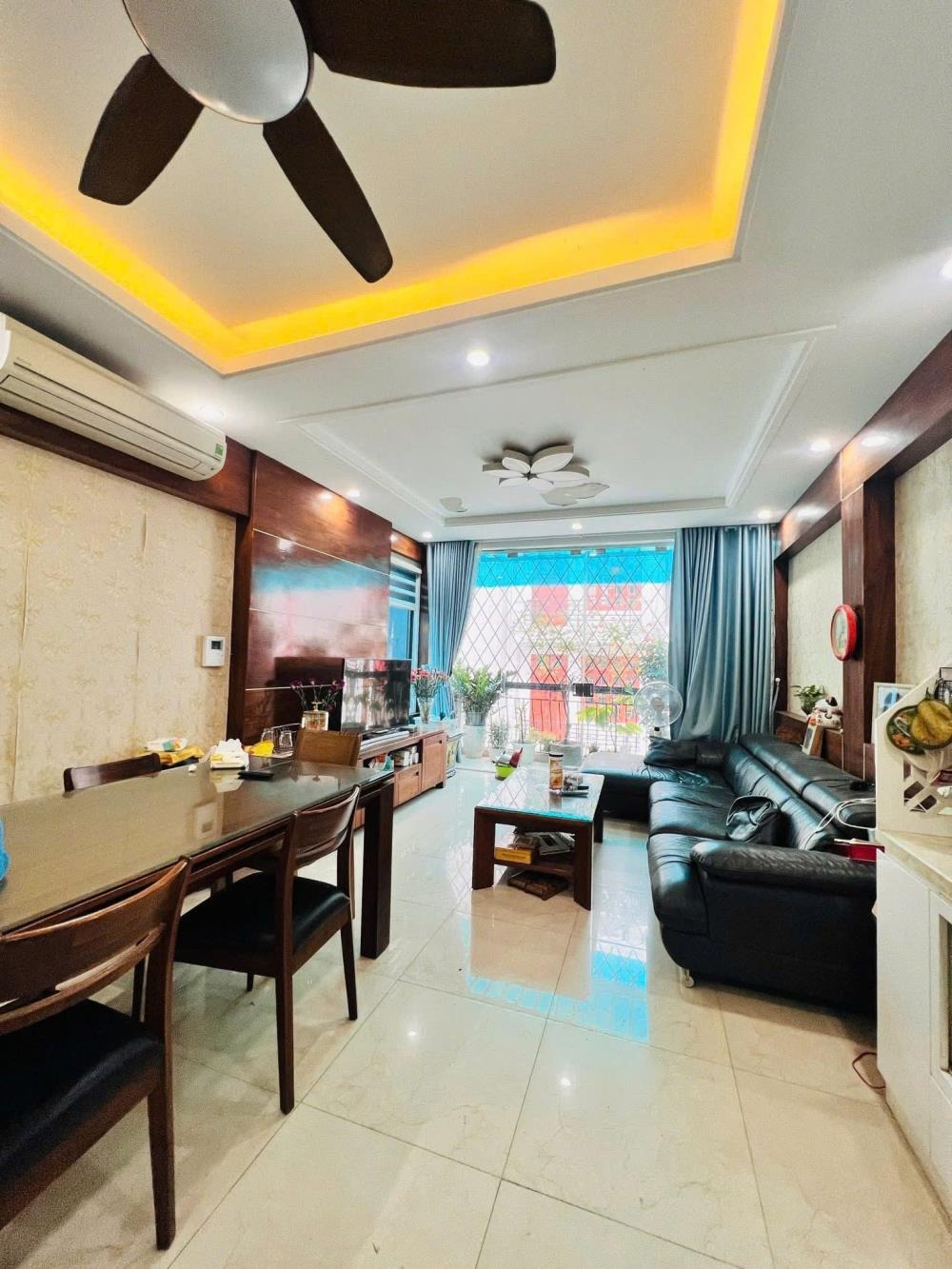 Bán nhà Cầu Giấy - 20 tỷ, 2 mặt thoáng, ô tô vào nhà