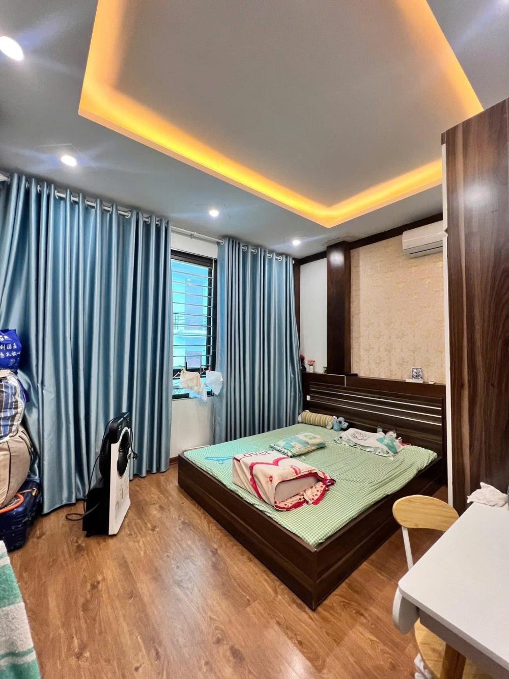 Bán nhà Cầu Giấy - 20 tỷ, 2 mặt thoáng, ô tô vào nhà