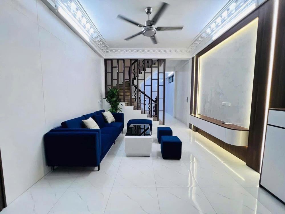 Bán nhà Ngã Tư Sở - 8.6 tỷ - Tặng Nội Thất - Ở Ngay
